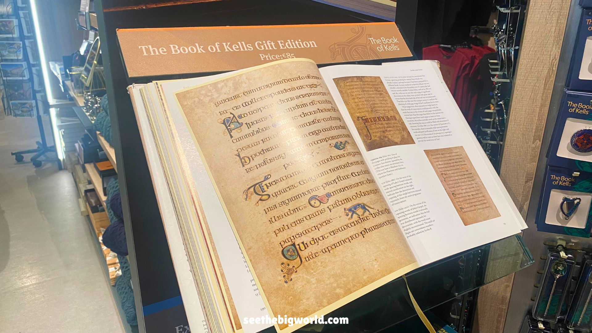 Book of Kells 凱爾經｜都柏林三一學院長廊圖書館
