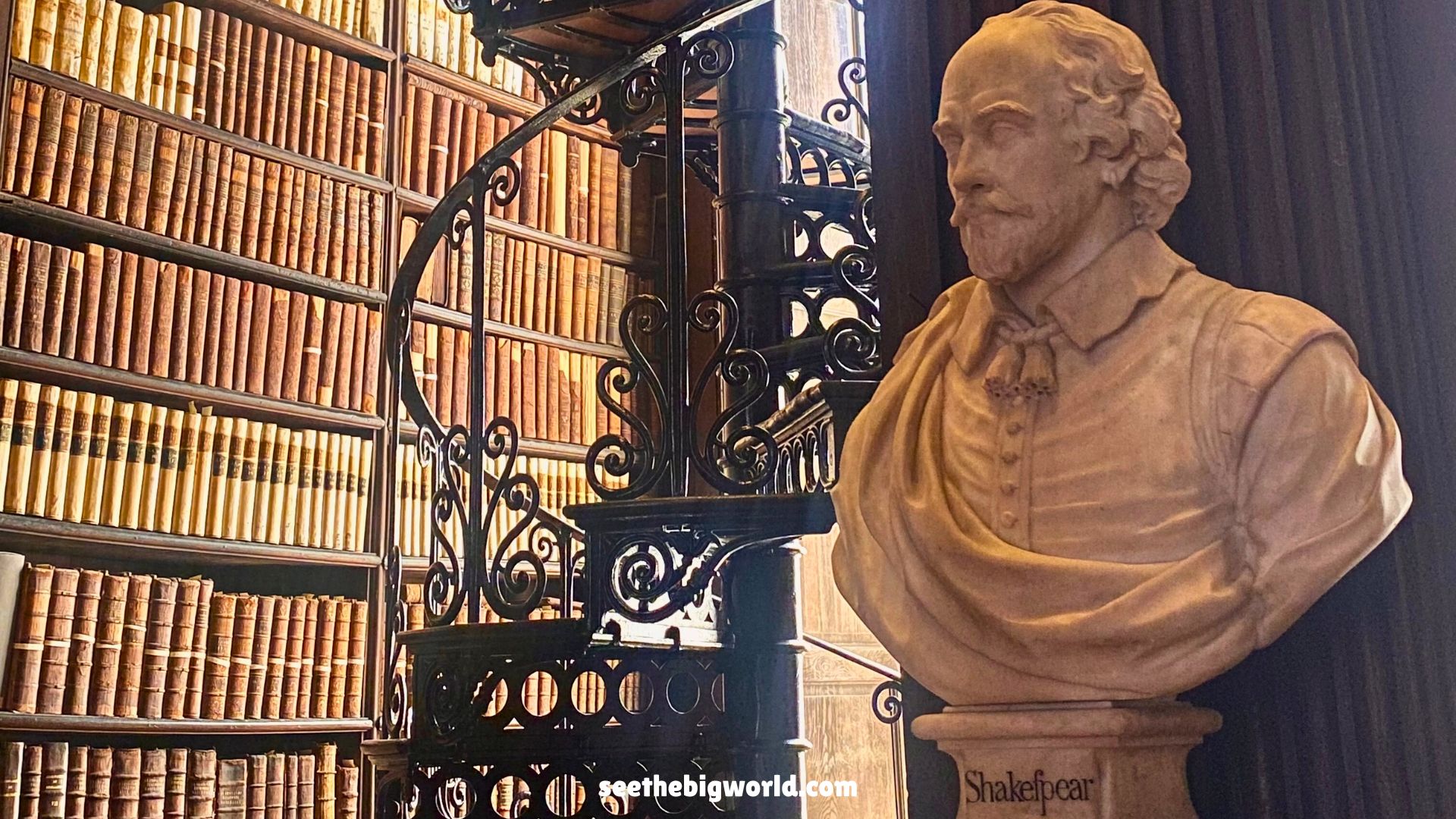 Book of Kells 凱爾經｜都柏林三一學院長廊圖書館
