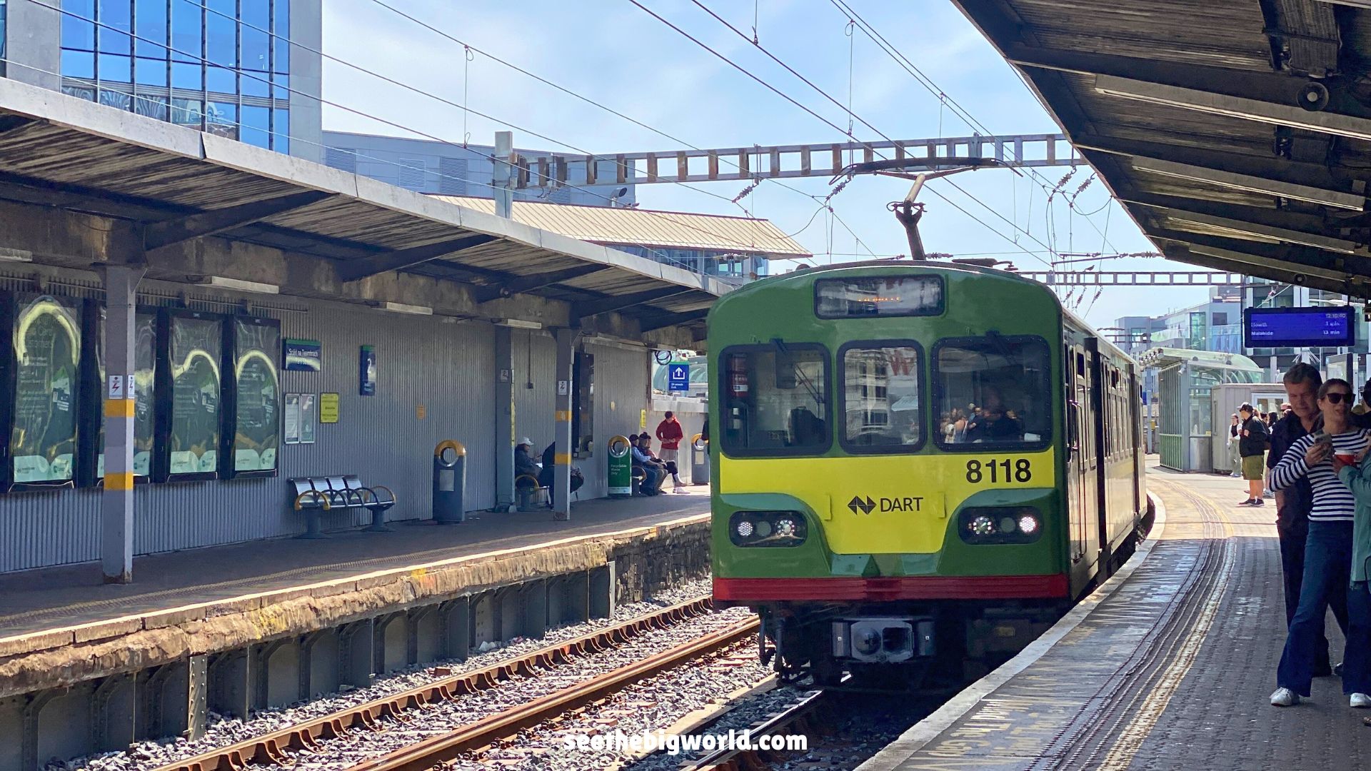 都柏林近郊 Howth 小鎮｜市集、美食與海岸健行一次看