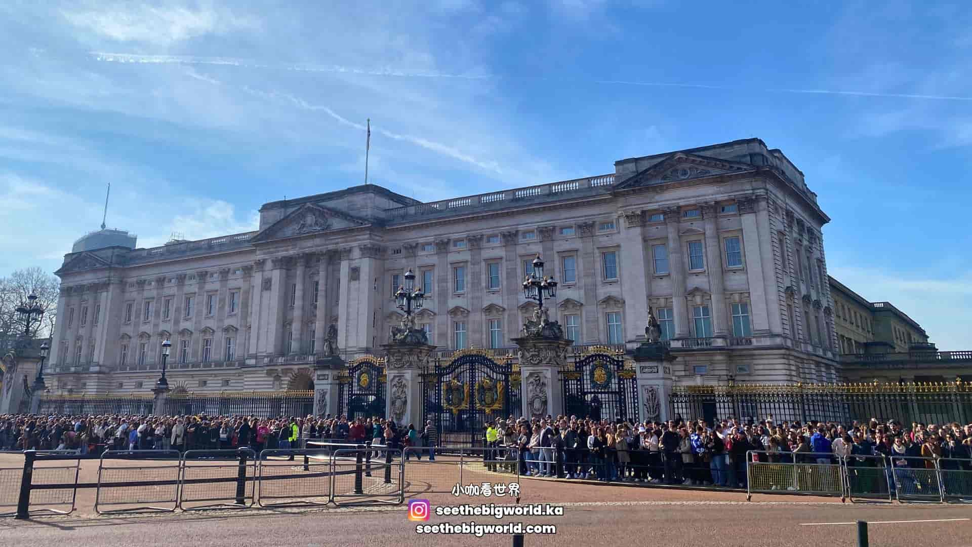 Buckingham Palace Changing of the Guard: Times & Photo Spots