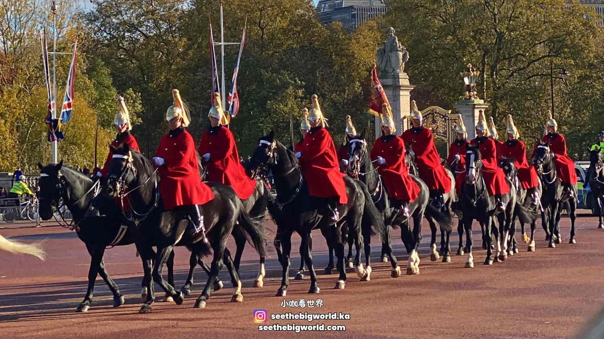 Buckingham Palace Changing of the Guard: Times & Photo Spots