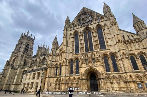 約克大教堂｜Undercroft Museum、彩繪玻璃與教堂名稱分別